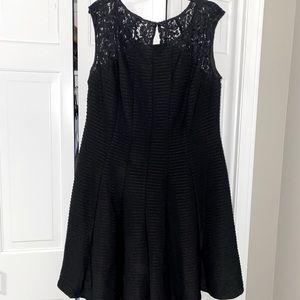 Women's Plus Size Laced Cap Sleeve Dress